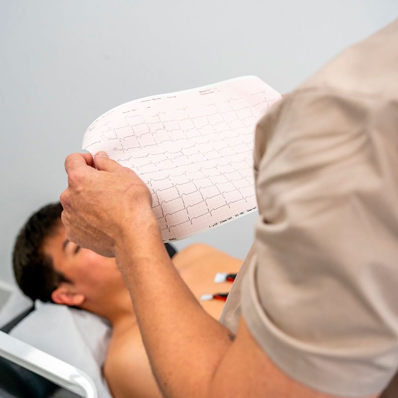 Servicio de cardiología en evolutiondf — electrocardiograma y valoración cardiológica